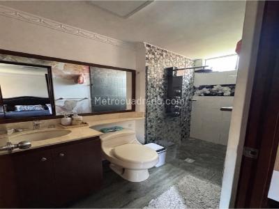 Apartamento de 3 alcobas en venta en Loma De Los Bernal, Medellín, 72 m² · foto 12 de 20