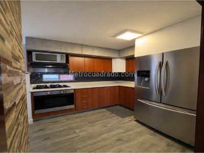 Apartamento de 3 alcobas en venta en Loma De Los Bernal, Medellín, 72 m² · foto 4 de 20