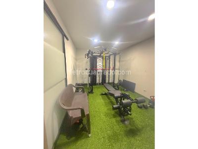 Casa de 5 alcobas en venta en Los Colores, Medellín, 630 m² · foto 10 de 18