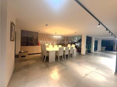 Casa de 5 alcobas en venta en Los Colores, Medellín, 630 m² · foto 15 de 18