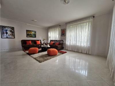 Casa de 5 alcobas en venta en Belen Miravalle, Medellín, 261 m² · foto 3 de 20