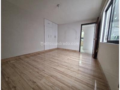 Casa de 5 alcobas en venta en Belen Miravalle, Medellín, 261 m² · foto 10 de 20