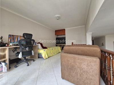 Casa de 5 alcobas en venta en Belen Miravalle, Medellín, 261 m² · foto 11 de 20