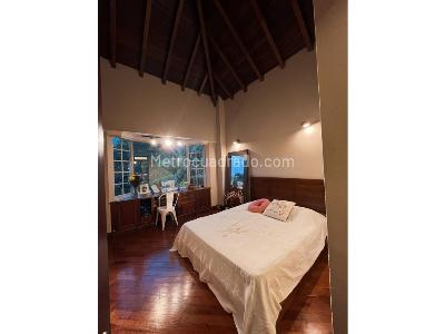 Casa de 5 alcobas en venta en Loma Del Escobero, Envigado, 321 m² · foto 12 de 20