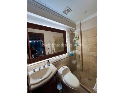 Casa de 5 alcobas en venta en Loma Del Escobero, Envigado, 321 m² · foto 13 de 20