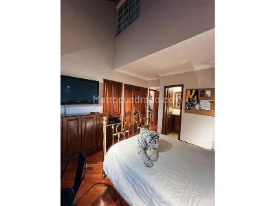 Casa de 5 alcobas en venta en Loma Del Escobero, Envigado, 321 m² · foto 14 de 20