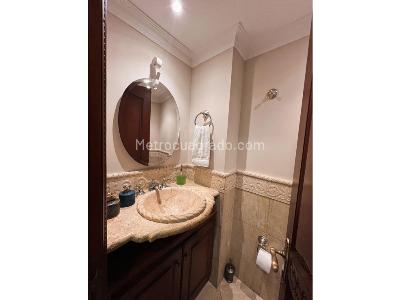 Casa de 5 alcobas en venta en Loma Del Escobero, Envigado, 321 m² · foto 4 de 20