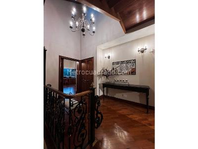 Casa de 5 alcobas en venta en Loma Del Escobero, Envigado, 321 m² · foto 9 de 20