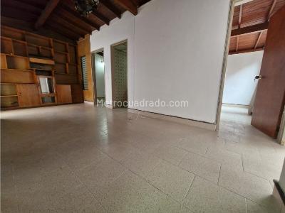 Casa de 4 alcobas en venta en Calasanz, Medellín, 210 m² · foto 2 de 20