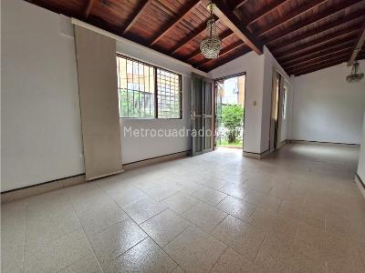 Casa de 4 alcobas en venta en Calasanz, Medellín, 210 m² · foto 3 de 20