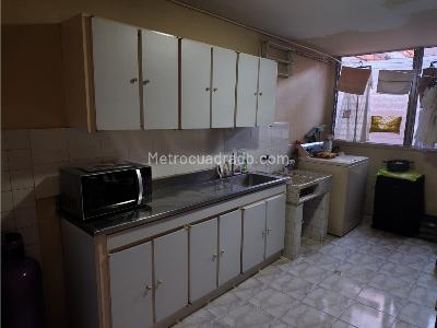 Apartamento de 2 alcobas en venta en La Castellana, Medellín, 87 m² · foto 4 de 14