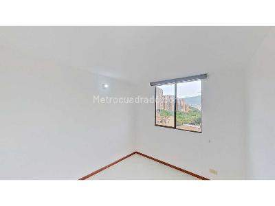 Apartamento de 3 alcobas en venta en Los Colores, Medellín, 68 m² · foto 13 de 20