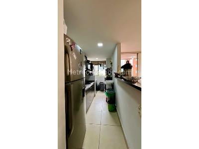 Apartamento de 3 alcobas en venta en Loma Del Indio Comuna 10 De Medellin, Medellín, 71 m² · foto 10 de 18