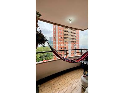 Apartamento de 3 alcobas en venta en Loma Del Indio Comuna 10 De Medellin, Medellín, 71 m² · foto 8 de 18