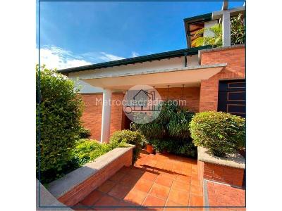 Casa de 4 alcobas en venta en El Poblado, Medellín, 753 m² · foto 2 de 8