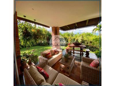 Casa de 4 alcobas en venta en El Poblado, Medellín, 753 m² · foto 3 de 8