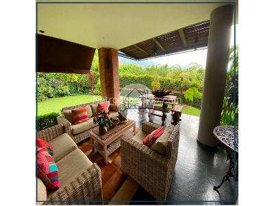 Casa de 4 alcobas en venta en El Poblado, Medellín, 753 m² · foto 6 de 8