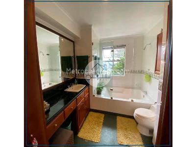 Casa de 4 alcobas en venta en El Poblado, Medellín, 753 m² · foto 7 de 8