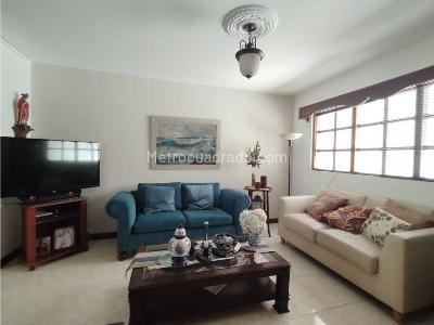 Casa de 4 alcobas en venta en Conquistadores, Medellín, 151 m² · foto 2 de 16