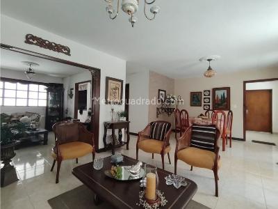 Casa de 4 alcobas en venta en Conquistadores, Medellín, 151 m² · foto 4 de 16