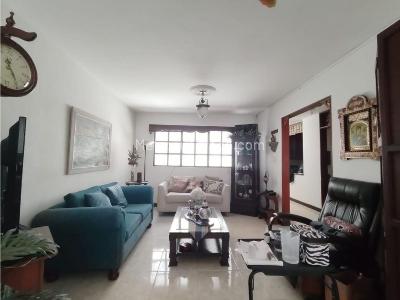 Casa de 4 alcobas en venta en Conquistadores, Medellín, 151 m² · foto 13 de 16