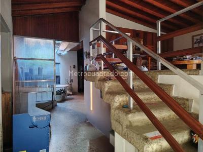 Casa de 5 alcobas en venta en Conquistadores, Medellín, 276 m² · foto 3 de 13
