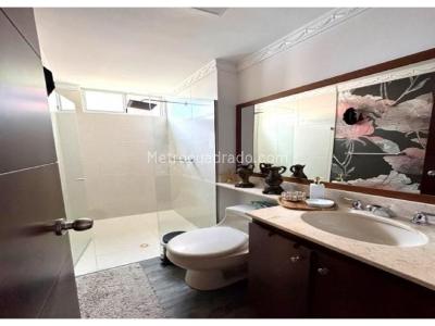 Apartamento de 3 alcobas en venta en Loma De Los Bernal, Medellín, 72 m² · foto 14 de 20