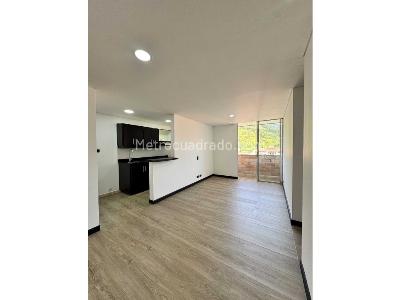 Apartamento en venta en Loma De Los Bernal, Medellín · foto 5 de 19