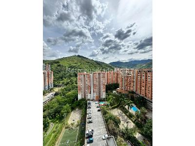 Apartamento en venta en Loma De Los Bernal, Medellín · foto 9 de 19