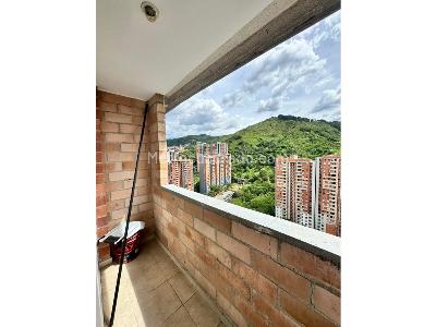 Apartamento en venta en Loma De Los Bernal, Medellín · foto 12 de 19