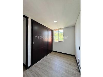 Apartamento en venta en Loma De Los Bernal, Medellín · foto 13 de 19