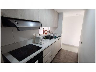 Apartamento de 3 alcobas en venta en Loma De Los Bernal, Medellín, 87 m² · foto 5 de 15