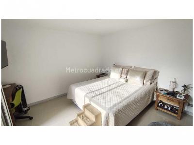 Apartamento de 3 alcobas en venta en Loma De Los Bernal, Medellín, 87 m² · foto 9 de 15