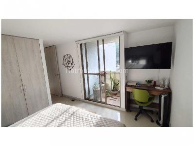 Apartamento de 3 alcobas en venta en Loma De Los Bernal, Medellín, 87 m² · foto 11 de 15