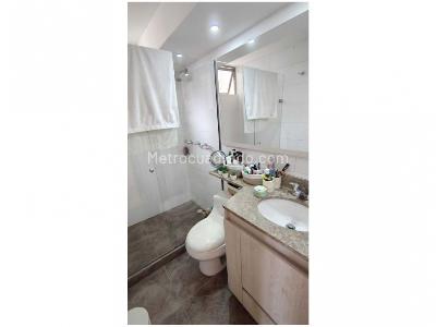 Apartamento de 3 alcobas en venta en Loma De Los Bernal, Medellín, 87 m² · foto 12 de 15