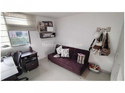 Apartamento de 3 alcobas en venta en Loma De Los Bernal, Medellín, 87 m² · foto 13 de 15