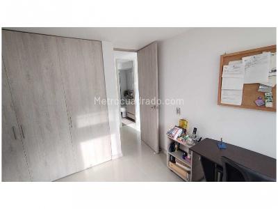 Apartamento de 3 alcobas en venta en Loma De Los Bernal, Medellín, 87 m² · foto 14 de 15