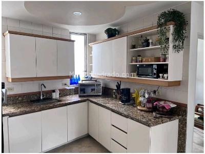 Apartamento de 3 alcobas en venta en El Poblado, Medellín, 207 m² · foto 10 de 20