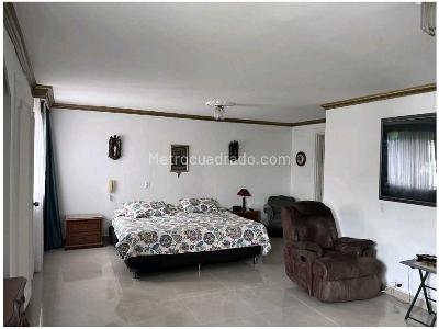 Apartamento de 3 alcobas en venta en El Poblado, Medellín, 207 m² · foto 16 de 20
