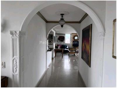 Apartamento de 3 alcobas en venta en El Poblado, Medellín, 207 m² · foto 19 de 20