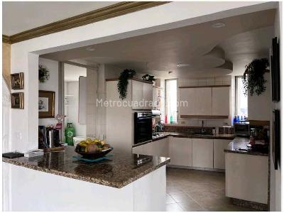 Apartamento de 3 alcobas en venta en El Poblado, Medellín, 207 m² · foto 3 de 20