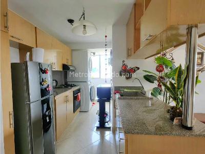 Apartamento de 2 alcobas en venta en La Castellana, Medellín, 70 m² · foto 3 de 20
