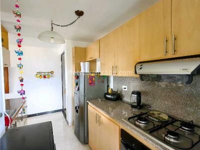 Apartamento de 2 alcobas en venta en La Castellana, Medellín, 70 m² · foto 5 de 20