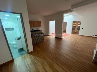 Casa de 5 alcobas en venta en Lorena, Medellín, 203 m² · foto 3 de 8