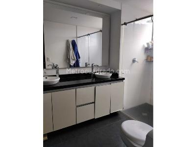 Apartamento de 3 alcobas en venta en Poblado En La Comuna 14 De Medellin, Medellín, 130 m² · foto 18 de 20