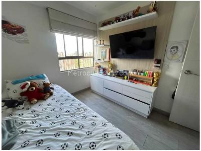 Apartamento de 2 alcobas en venta en Loma De Los Bernal, Medellín, 68 m² · foto 11 de 19