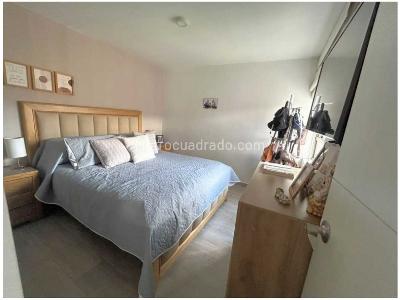 Apartamento de 2 alcobas en venta en Loma De Los Bernal, Medellín, 68 m² · foto 12 de 19
