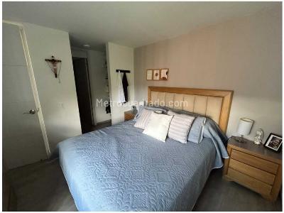 Apartamento de 2 alcobas en venta en Loma De Los Bernal, Medellín, 68 m² · foto 13 de 19