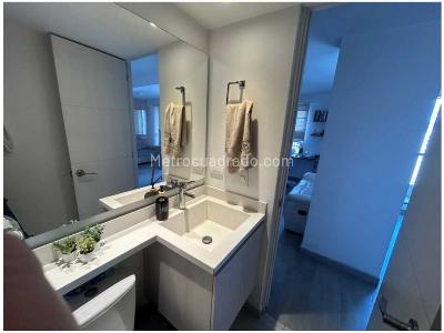 Apartamento de 2 alcobas en venta en Loma De Los Bernal, Medellín, 68 m² · foto 16 de 19