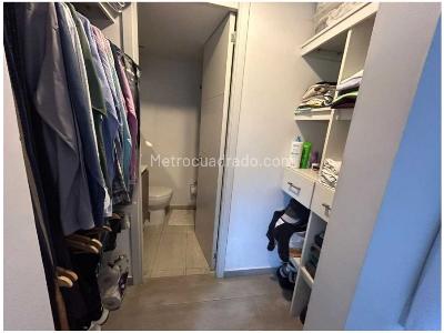 Apartamento de 2 alcobas en venta en Loma De Los Bernal, Medellín, 68 m² · foto 18 de 19
